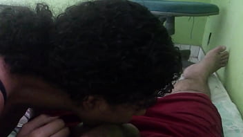 Jade brincando com as bolas do amigo