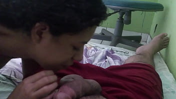 Jade brincando com as bolas do amigo