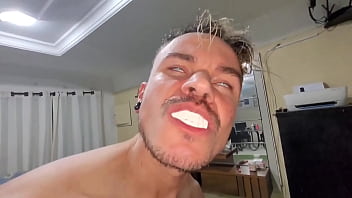 Vampiro tatuador me fode gostoso no pelo