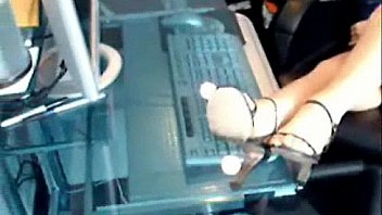 Karen in high heels & her barefeet