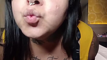 Safada bbw exibindo seus peitoes mary jhuana