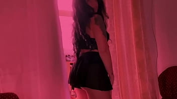 Esta jovencita esta muy salida alguien le apaga el fuego