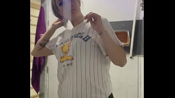 Fazendo chamada de vídeo pro meu vizinho enquanto o corno tá na sala vendo futebol