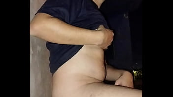 Fui no campo de futebol levar gozada na cara e quase fui pego gozando Fui no campo de futebol levar gozada na cara e quase fui pego gozando