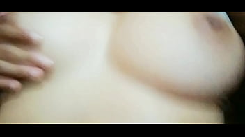 Olá a todos alguém quer bater punheta nos meus seios