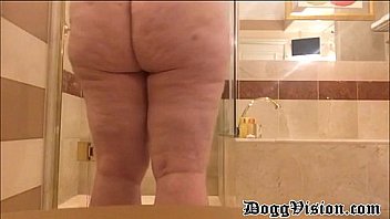 Shower and jilling off for lonely cougar