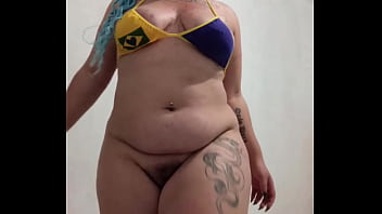 Brasileira dançando funk e exibindo tudo