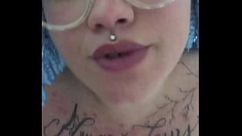 Brasileira dançando funk e exibindo tudo