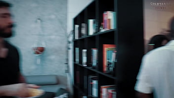 No halloween amigos são possuídos pelos desejos da entidade