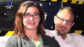 Un vieux couple baise dans un club