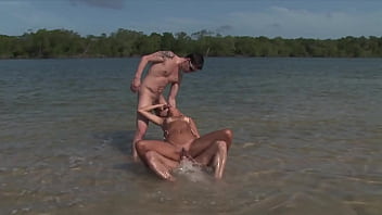 Brazilian barbie banks gets dp'd in the water