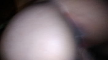 Mi ex de 21 se moja rico mientras me monta