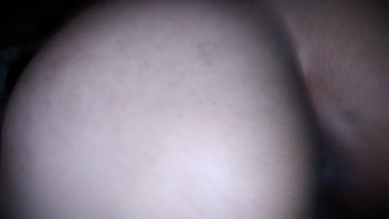 Mi ex de 21 se moja rico mientras me monta