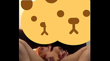 Le gusta fantasear que se la cojen entre varios a la muy perrita