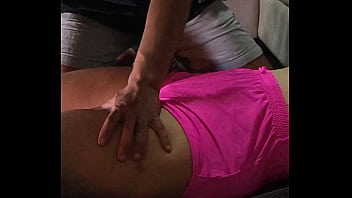 Vai amor goza no meu cú se machuca na academia e acaba fodendo forte e tomando gozada do personal