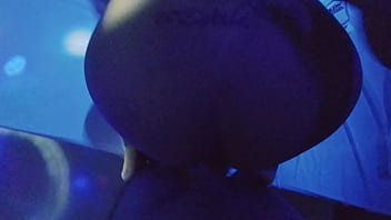 Noite socando a rola no cuzinho da cavalona até o fim