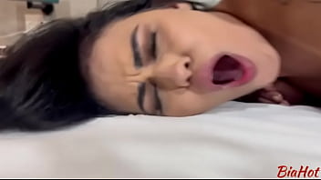 O namorado dotado da minha amiga me comeu gostoso de quatro e fudeu minha bucetinha gulosa