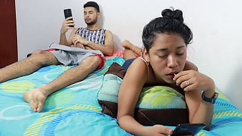 Sexo casero con mi hermanastra hermosa colombiana me quiere seducir en la casa de sus mejores amigos pero me hizo exitar y le meti mi pene