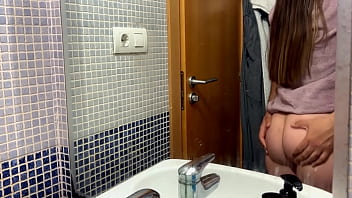 Hijastra sabe como sacar semen de mi polla ella cabalga despues de la universidad