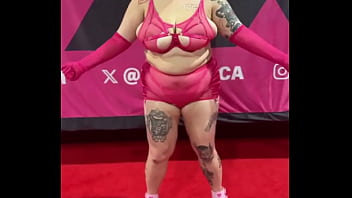 If any folks are still in town from exxxotica i’d love to collab hmu