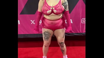 If any folks are still in town from exxxotica i’d love to collab hmu