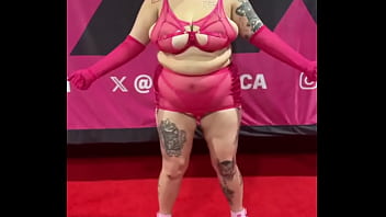 If any folks are still in town from exxxotica i’d love to collab hmu