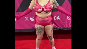 If any folks are still in town from exxxotica i’d love to collab hmu