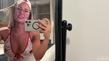 éjaculation faciale pour votre infirmière chaude et sexy