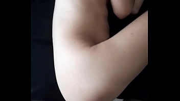 Petite monta enorme verga y se enamora Petite monta enorme verga y se enamora