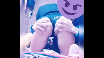 Le gusta que le manoseen el culo