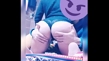 Le gusta que le manoseen el culo