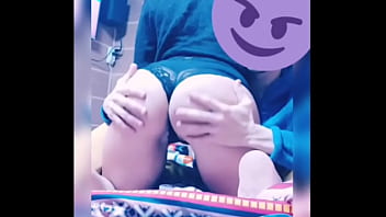 Le gusta que le manoseen el culo