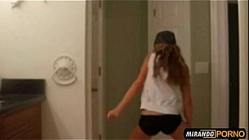 La flaca haciendo el stripers