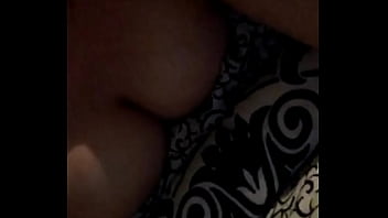 Gorda enseñando las tetas y masturbándose en meetme