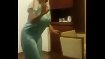 மேலாடையின்றி ஆட்டம் போட்ட பெண்ணின் பாப்பா குலுங்கியது எப்படி மேலாடையின்றி ஆட்டம் போட்ட பெண்ணின் பாப்பா குலுங்கியது எப்படி
