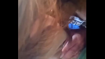 Parei na rua pra fazer uma chamada de vídeo no carro