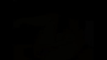 Chica caliente no perdona y se folla a cualquier juego porno