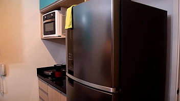 Aproveitei meu marido sair e atendi meu vizinho