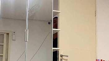 Espiando loira tomando banho e trocando de roupa ate ela perceber que eu estava olhando e veja oque aconteceu