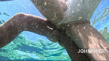 All anal sex under ocean with surprise