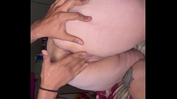 Que rica chupada que le doy hasta que me rompe toda en cuatro y me hace venirme a lluvia de squirt