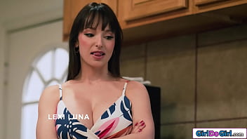 Busty stepmom lexi luna sees only one way to get her petite stepdaughter liz jordan in line and thats by spanking milf gets aroused n rims her Busty stepmom lexi luna sees only one way to get her petite stepdaughter liz jordan in line and thats by spanking milf gets aroused n rims her