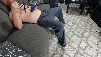 Horny latina teenie sucks gamer's cock while he's trying to play