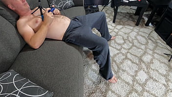 Horny latina teenie sucks gamer's cock while he's trying to play