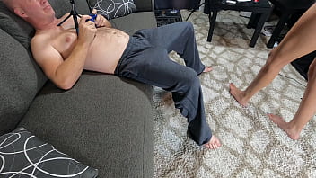 Horny latina teenie sucks gamer's cock while he's trying to play