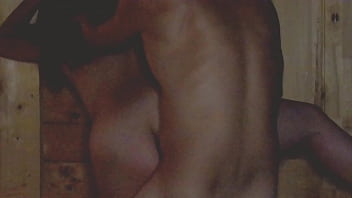 Jesyx se quita el pantalon para que me la folle