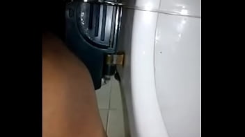 Quiero beber toda su pipí