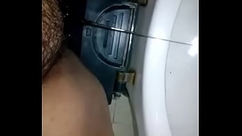 Quiero beber toda su pipí