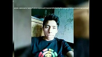 Chico mexicano masturbándose