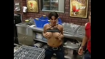 El bar provoca britni chichitas